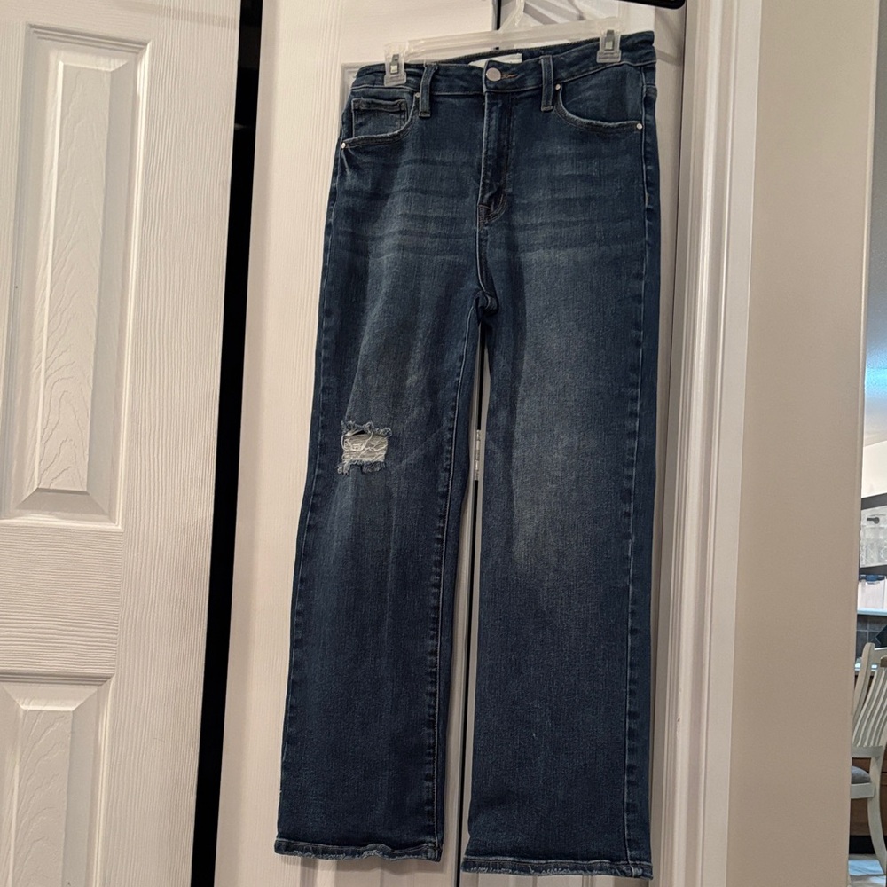 Women’s Risen brand distressed Jeans size W9/L29